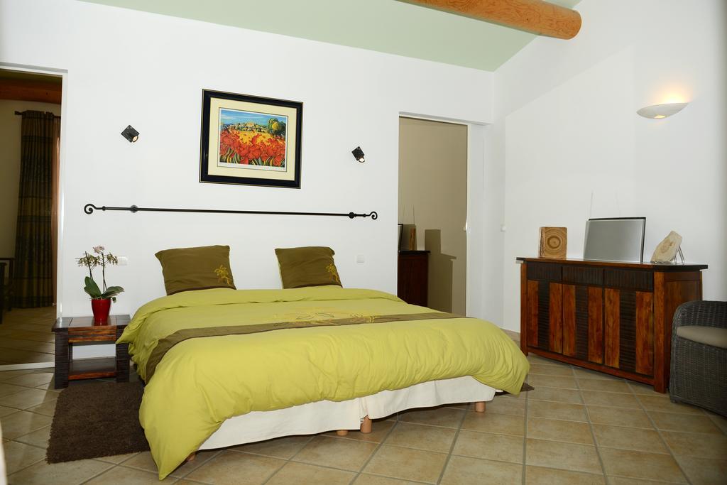 Bed and Breakfast Mas De Carabelle La Roque-Alric Habitación foto