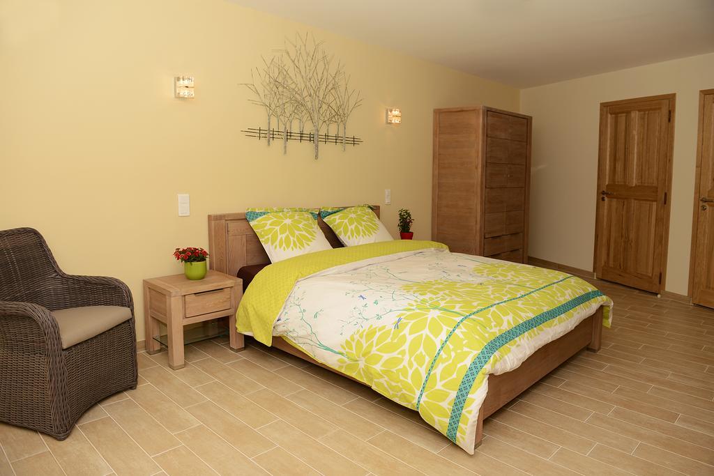 Bed and Breakfast Mas De Carabelle La Roque-Alric Habitación foto