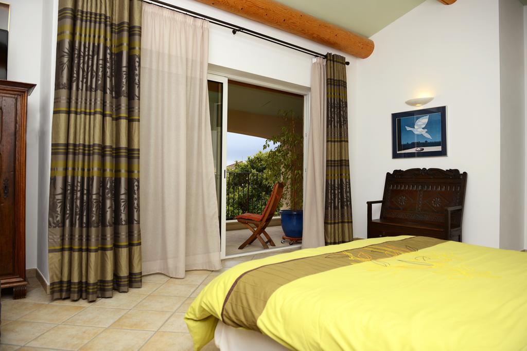 Bed and Breakfast Mas De Carabelle La Roque-Alric Habitación foto
