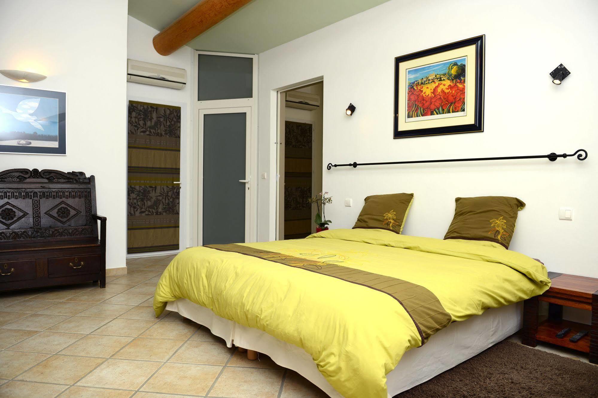 Bed and Breakfast Mas De Carabelle La Roque-Alric Exterior foto