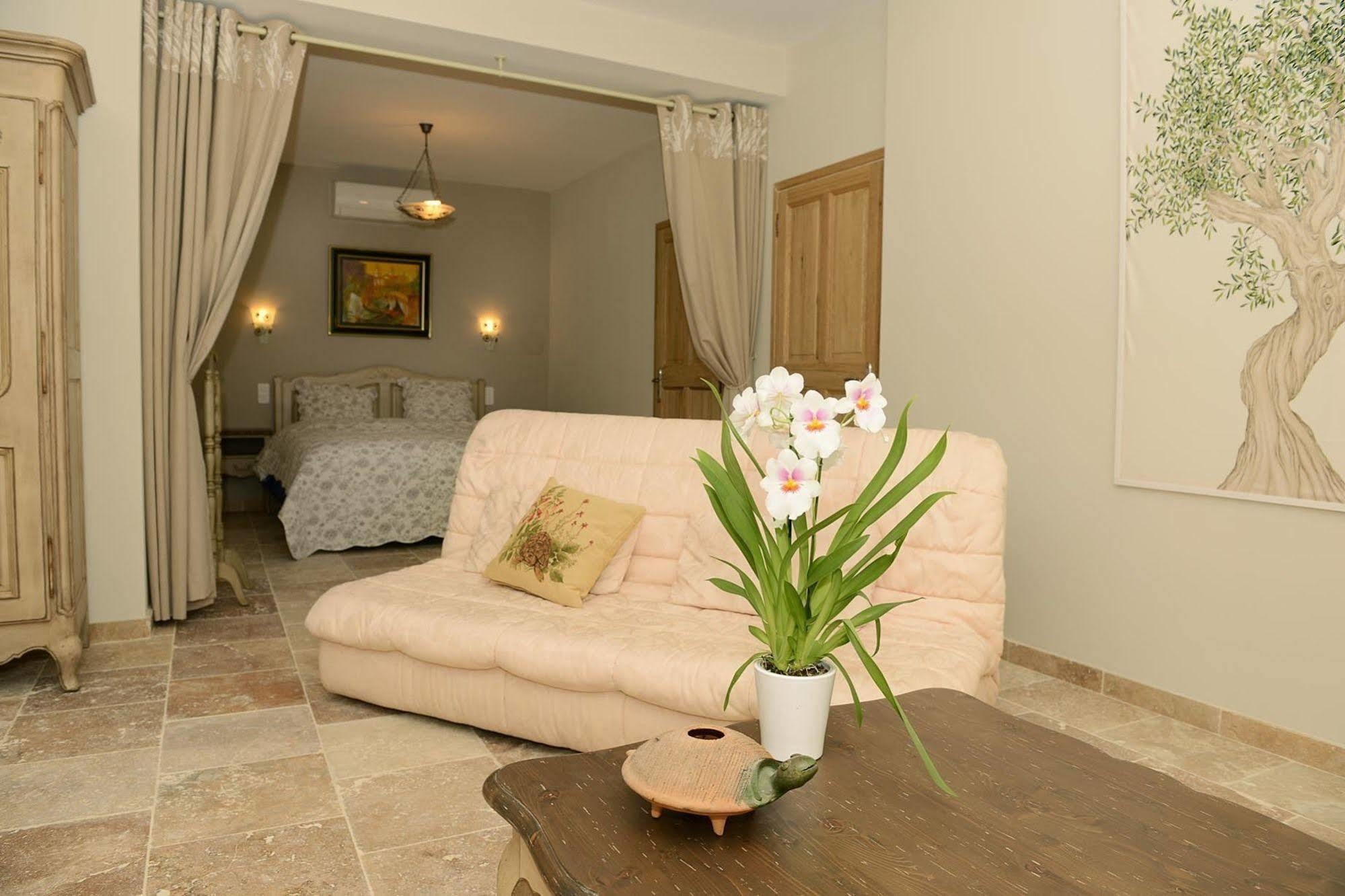 Bed and Breakfast Mas De Carabelle La Roque-Alric Exterior foto